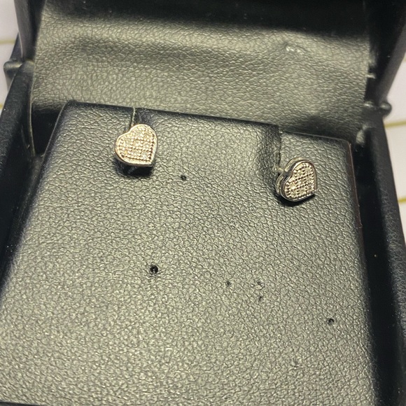 10K White Gold Valentine's Day Heart Shaped Studs - Picture 4 of 10